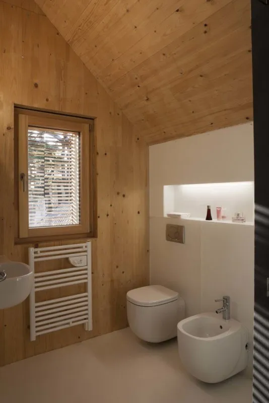 Туалет в деревянном доме