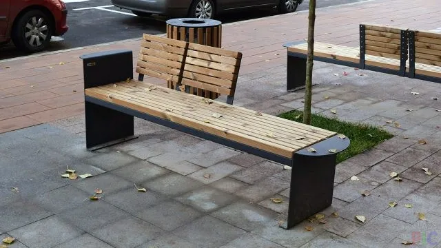 Уличная скамейка с комбинированной спинкой