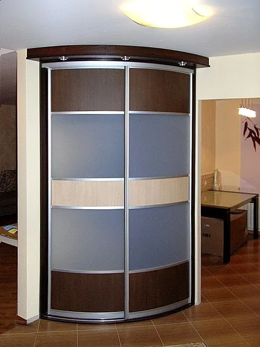 Радиусный шкаф в современном стиле