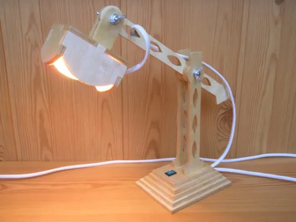 Самодельный настольный светильник оригинальной формы