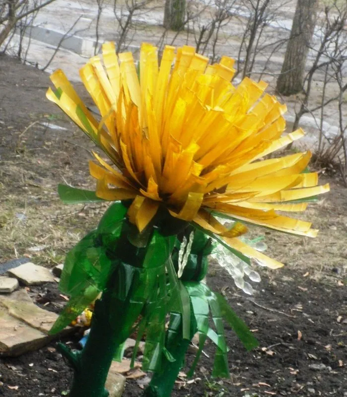 Одуванчик из пластиковых бутылок