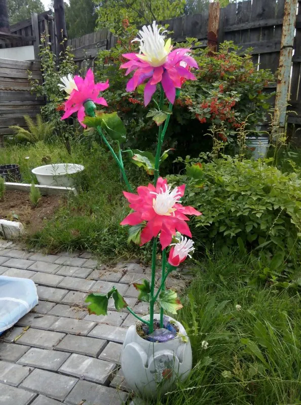 Цветы из бутылок