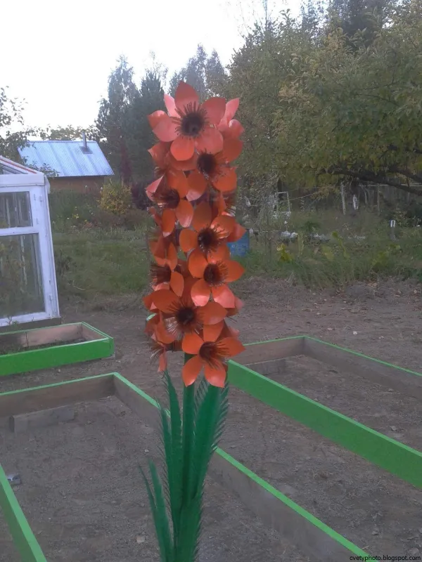 Деревья из пластиковых бутылок для сада