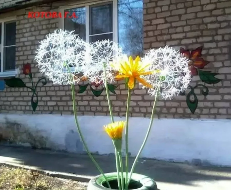 Цветы из баклажек для сада