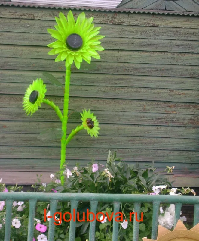 Цветы из пластиковых бутылок для дачи