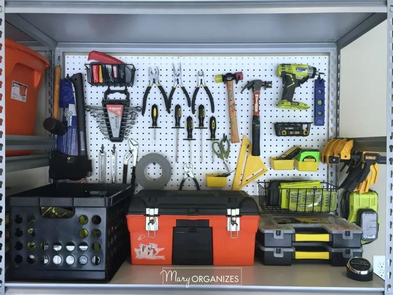 Инструменты в гараже