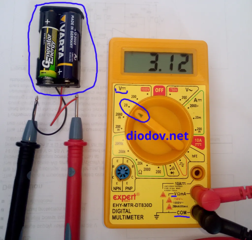 Как измерить напряжение батареек мультиметром