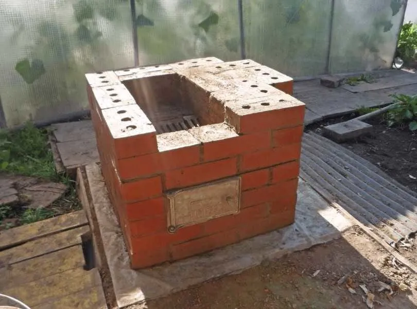 mangal-iz-kirpicha-svoimi-rukami-60-4930053