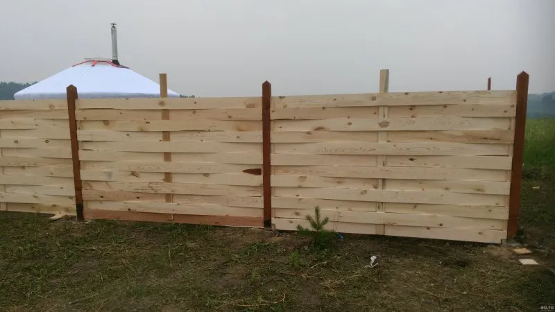 Забор плетенка из доски