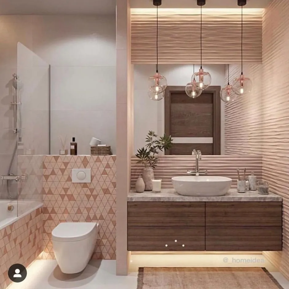 Маленькая узкая ванная комната