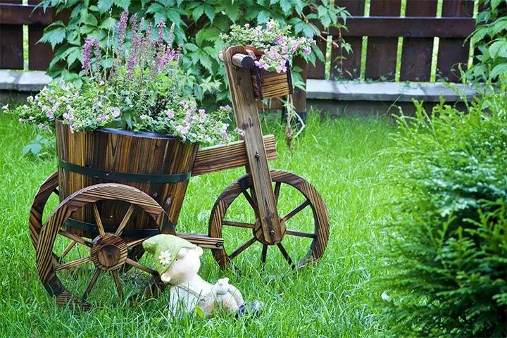 Деревянная скульптура для сада