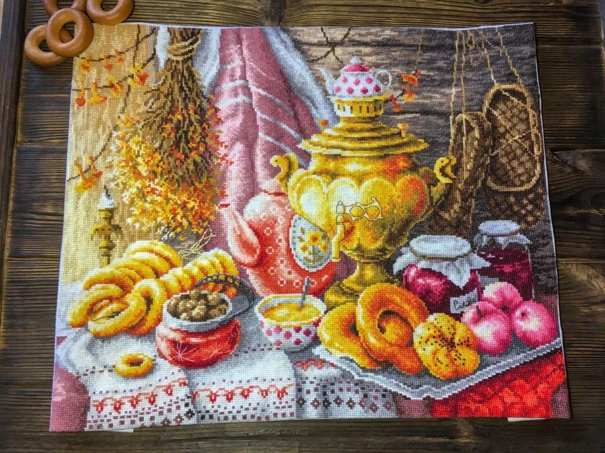 Вышитое панно на кухне