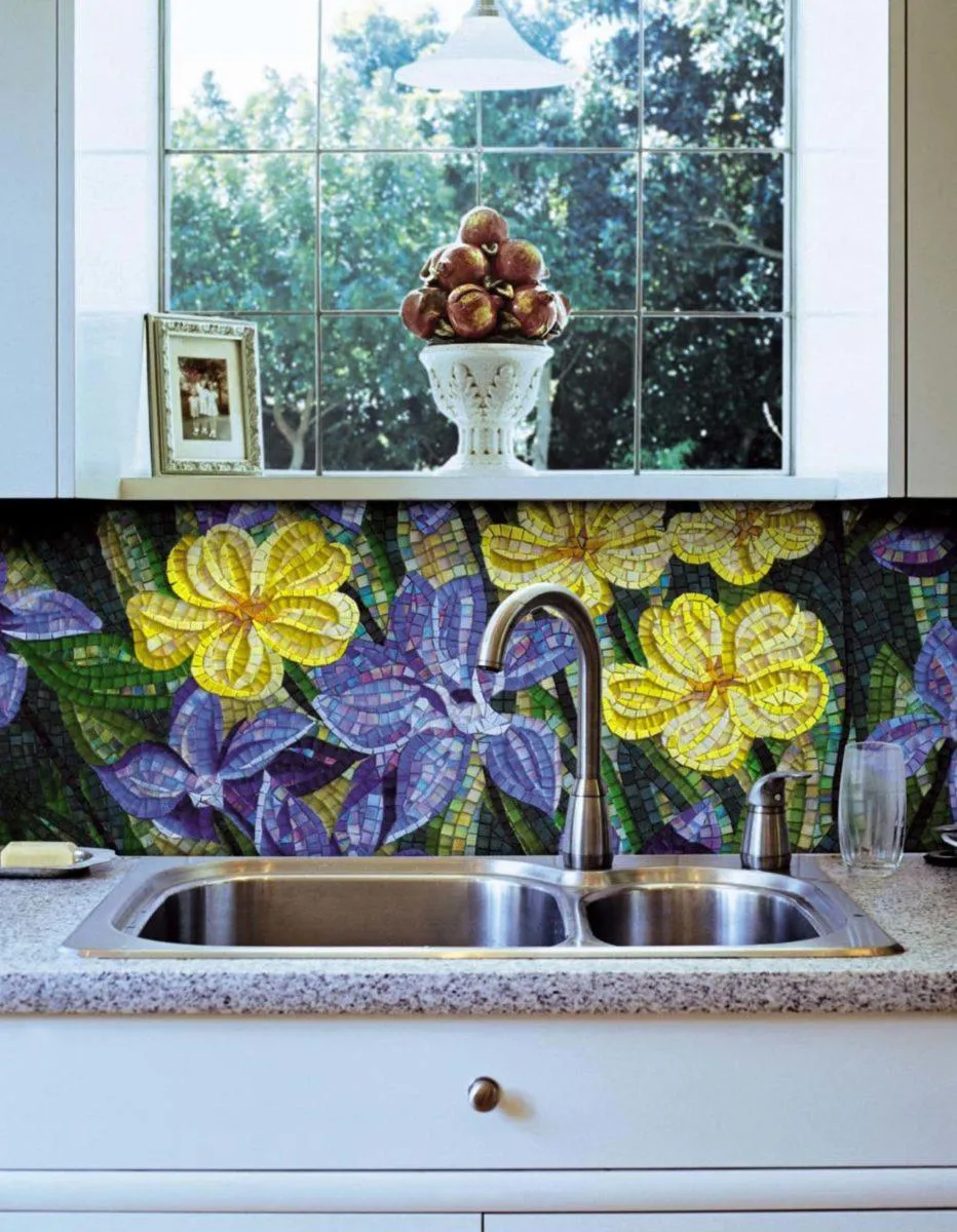 Панно из мозаики на кухне