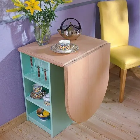 Стол необычной конструкции. 