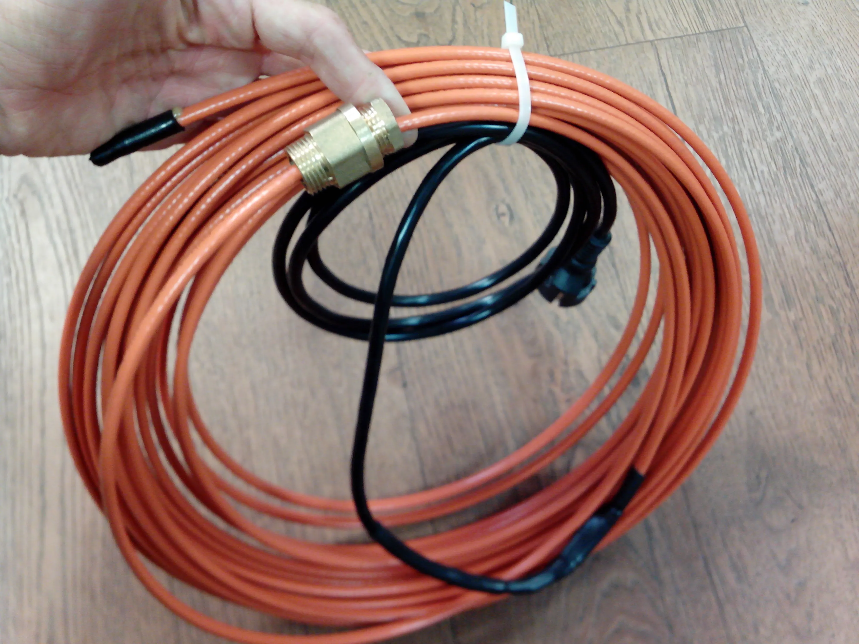Греющий кабель внутри трубы DVU-13-готовый комплект