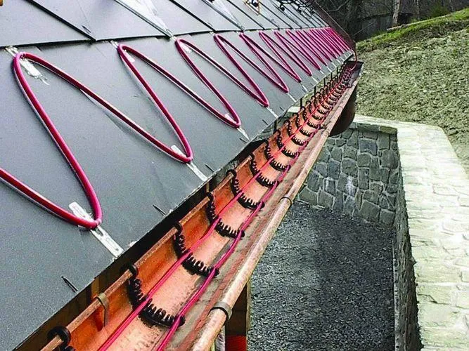 greiushchii` kabel` na vodostok