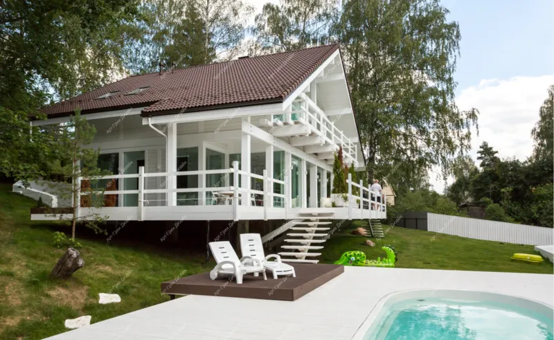 Скандинавский дом с бассейном