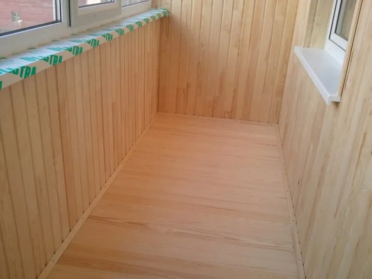 Otdelka balkona vagonkoj 9