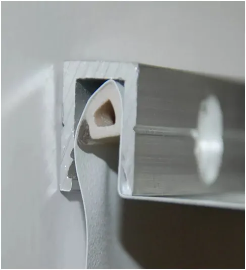 Крепление багета для натяжных потолков: алюминиевый и пвх багет, монтаж ...