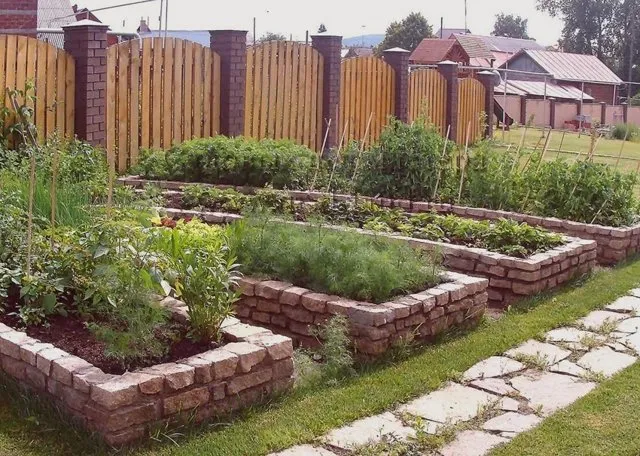 Грядки из кирпича: пошаговая инструкция, преимущества