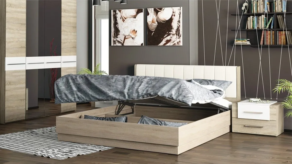 «Ящичек» размером во всю кровать вместит все что угодно, начиная с постельного белья и оканчивая комплектом подушек