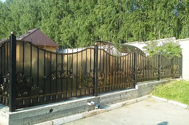 Дизайн кованых заборов