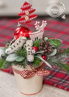 Clear Christmas Ornaments, Outside Christmas Decorations, Christmas Swags, Handmade Christmas Decorations, Christmas Tablescapes, Handmade Christmas Gifts, Christmas Scenes