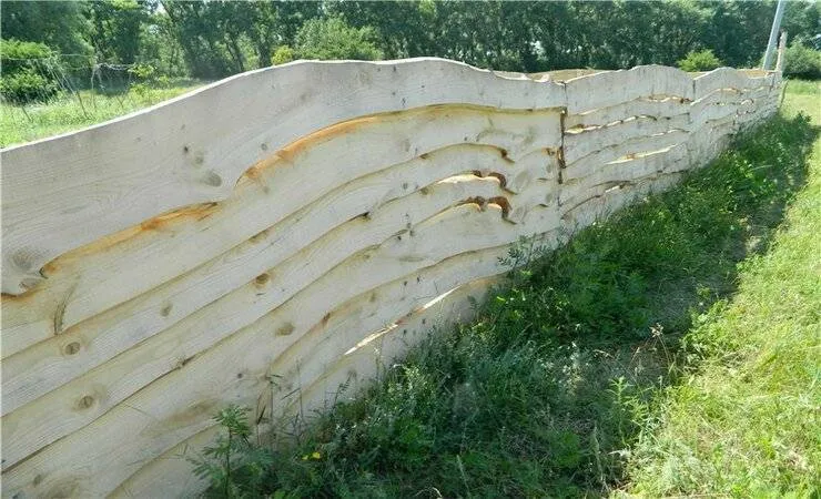 Забор из горбыля: бюджетный вариант ограды