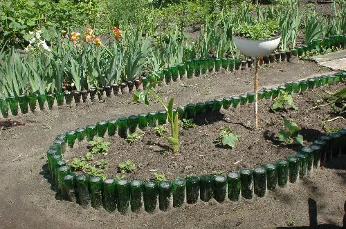 забор из бутылок