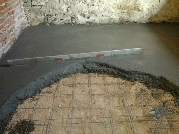 Заливка бетонного пола по грунту