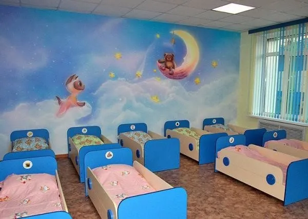 Рисунки на стенах в детском саду