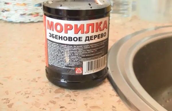 Для окрашивание используется морилка на водной основе