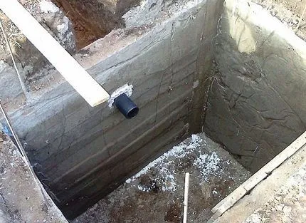 Бетонное основание ямы Бетонное основание ямы