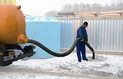 Откачка содержимого из сливной ямы из кирпича Обслуживание сливной ямы