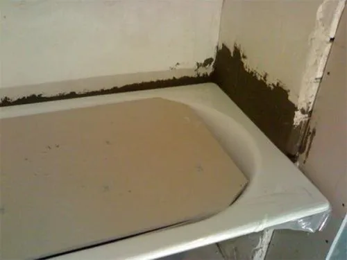Как заделать щель между ванной и стеной с трубами. Способ №1: Цемент