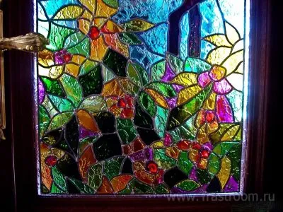 Конструкция с витражами