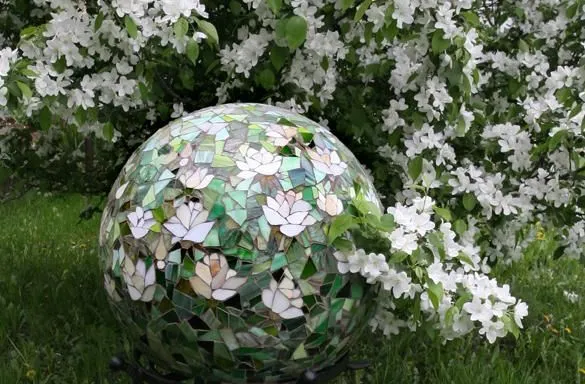 Декоративные шары из цемента для сада. Идеи и мастер-класс (4) (585x384, 63Kb)