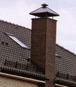 труба дымохода на крыше дома