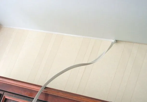 Чем закрыть шов между стеной и натяжным потолком