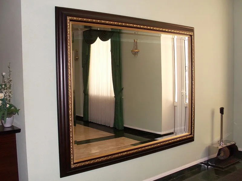 Рама для зеркала из потолочного плинтуса
