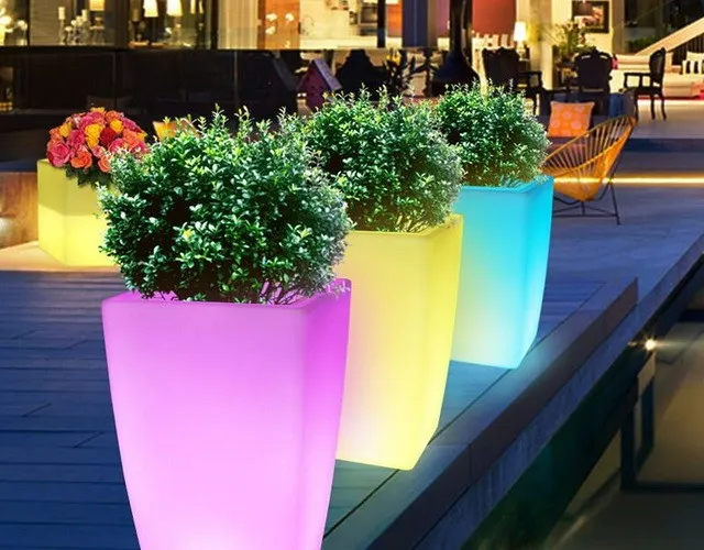 Светящиеся кашпо для цветов в LED FORMS ... Светящиеся кашпо для цветов в LED FORMS ...