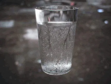 Измерение влажности стаканом с водой Измерение влажности стаканом с водой