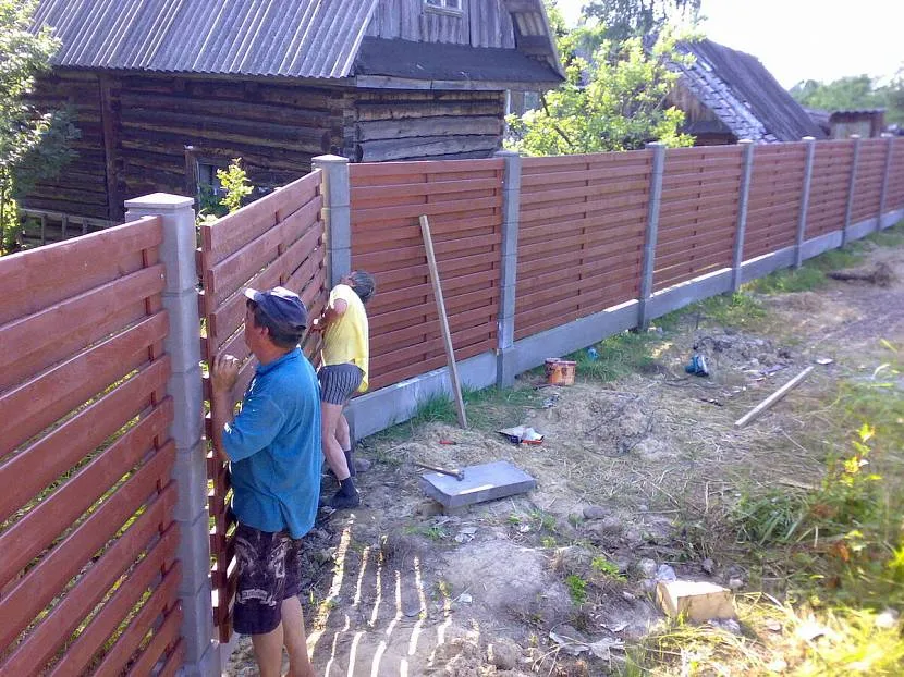 При строительстве оградки надо учитывать интересы соседа