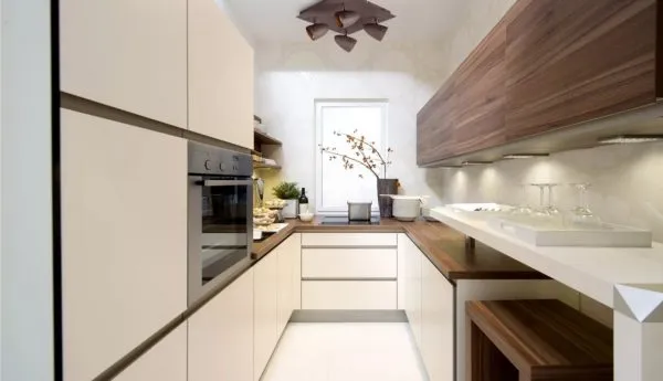 Кухня с окном - как оформить дизайн и где расположить кухонный гарнитур