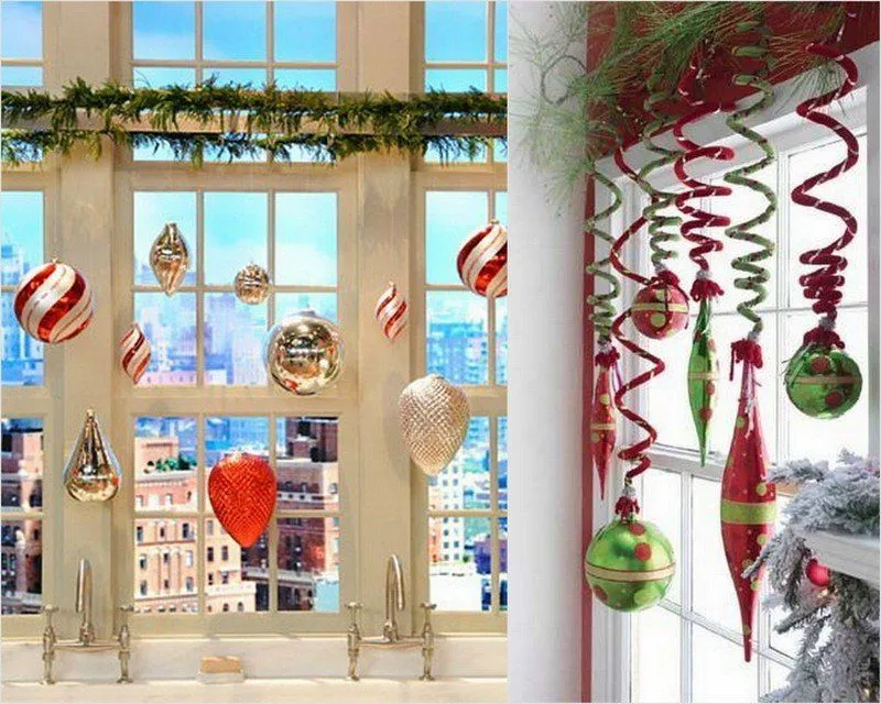 Новогодние шары магазины. Украшения на окна. Декор "окно". Новогодние украшения. Новогодние окна.