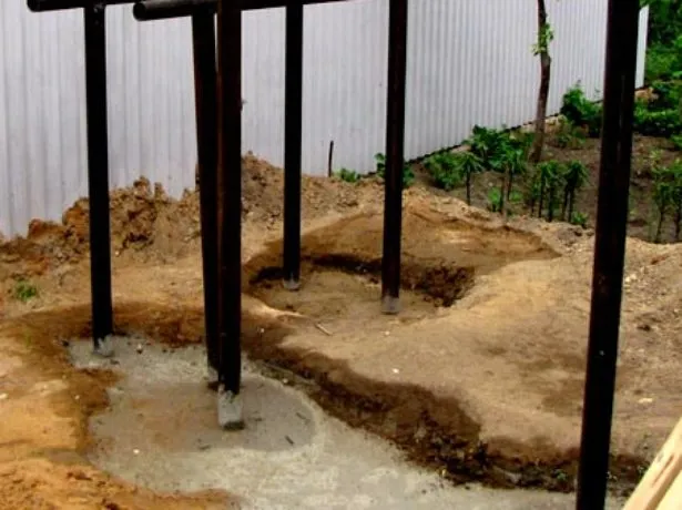 Турник и брусья во дворе своими руками. Турник уличный. Как сделать турник во дворе своими. Самодельные брусья и турник уличные. Как сделать турник во дворе своими.