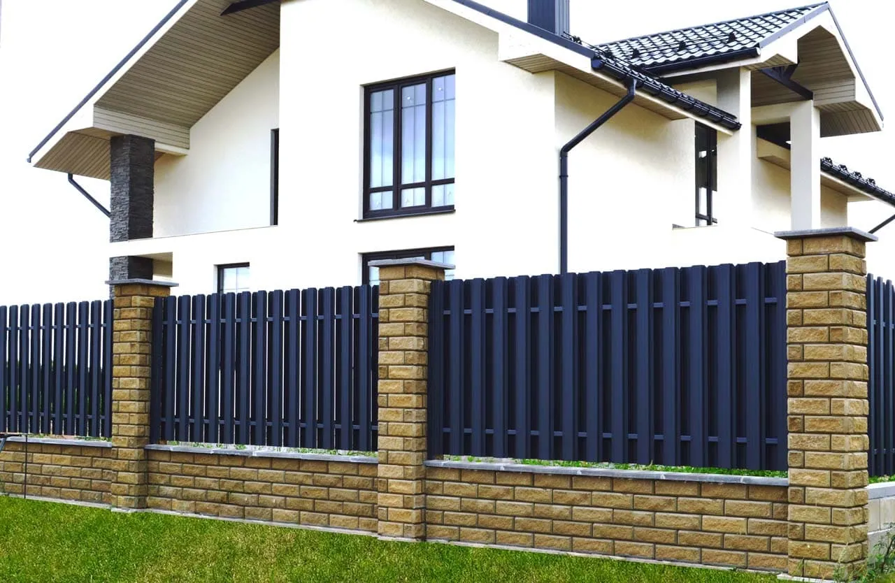 современные заборы. заборы каждый дом. заборы каждый дом. заборы каждый дом. палисадник в америке.