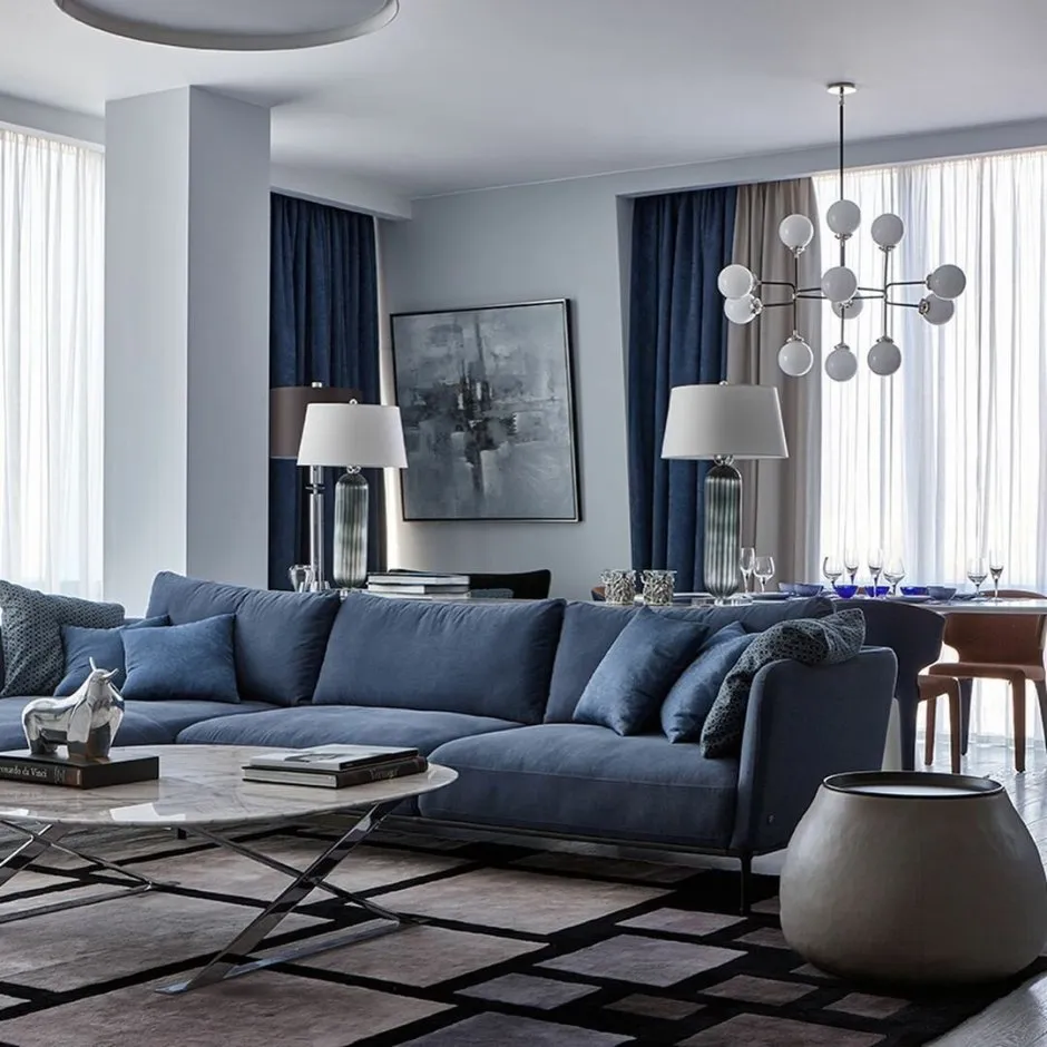 интерьер сине серый белый. серо синяя гостиная. интерьер сине серый белый. 10 blu. синие шторы.