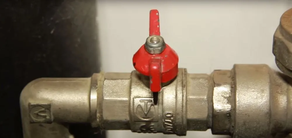 Закис шаровый кран. Водопровод для детей. Реле насосной станции не отключается. Кран закрыт насос работает. Кран закрыт насос работает.
