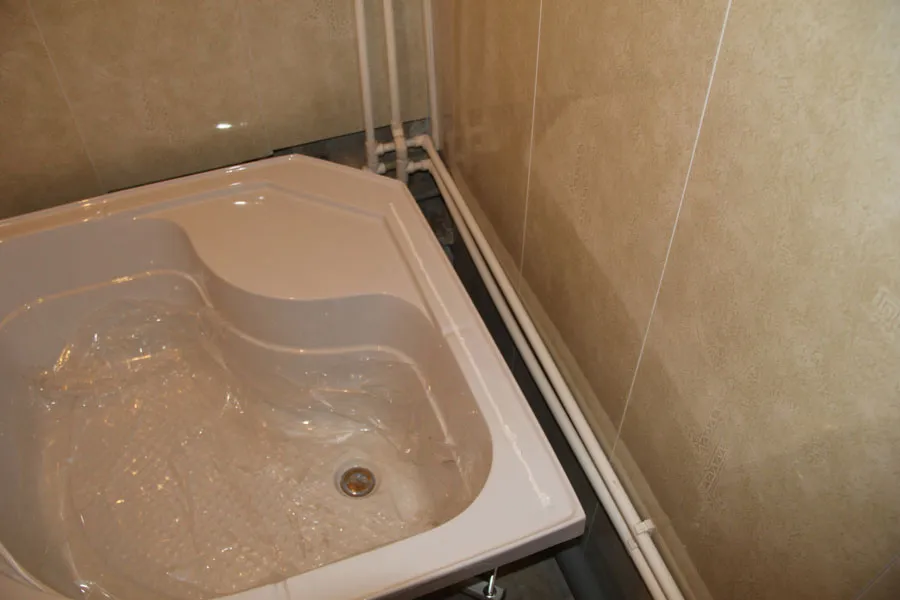 Установка душевой кабины с высоким поддоном: факторы, влияющие на ...